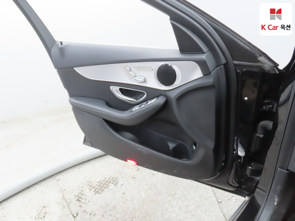 Mercedes-Benz C-Class 2018 - Image 8