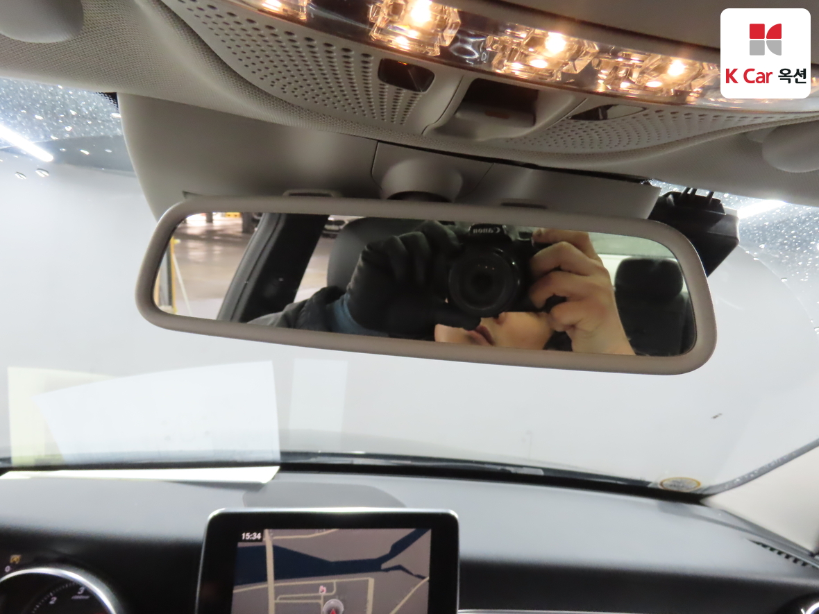 Mercedes-Benz C-Class 2018 - Image 13