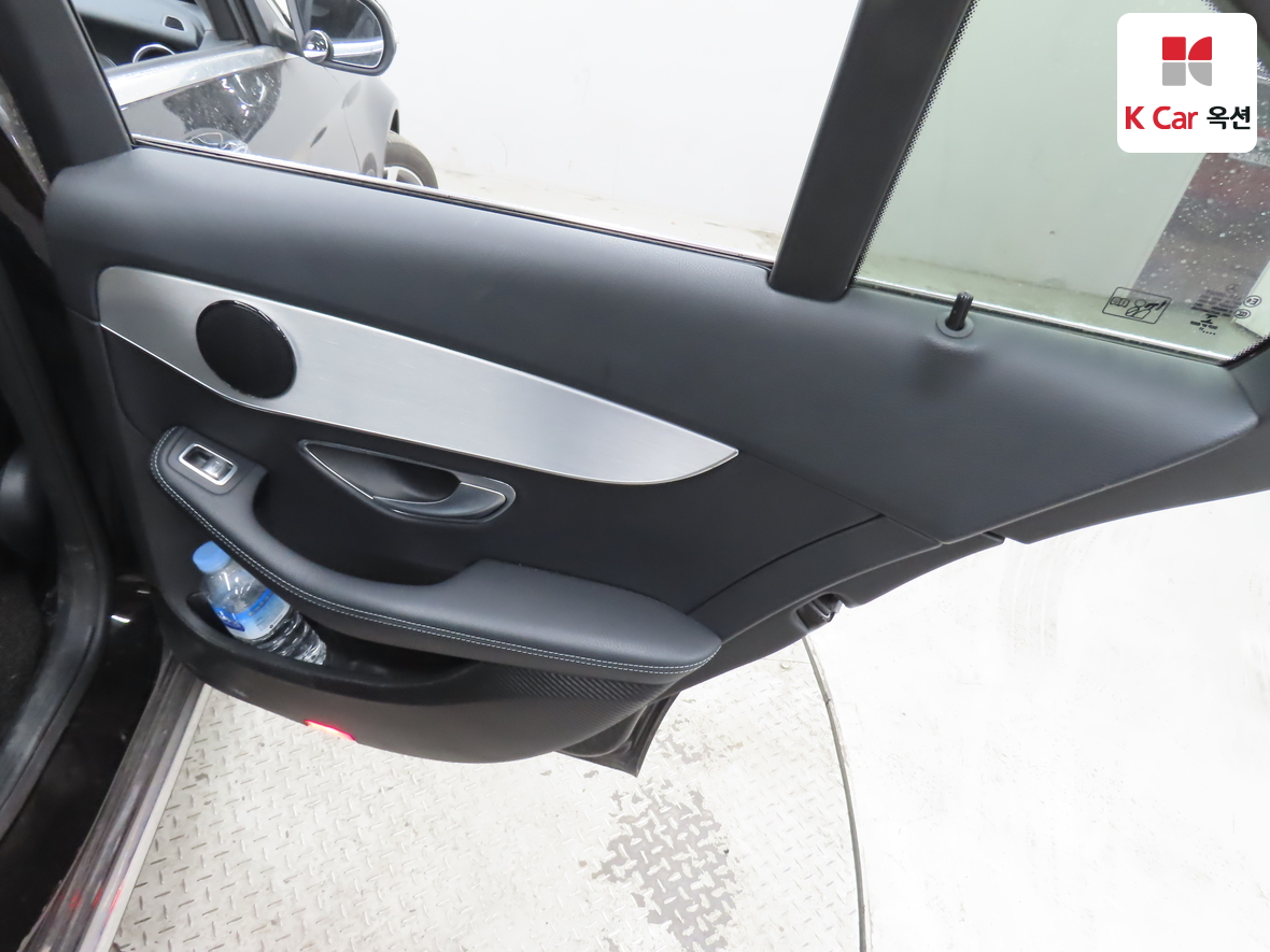 Mercedes-Benz C-Class 2018 - Image 29