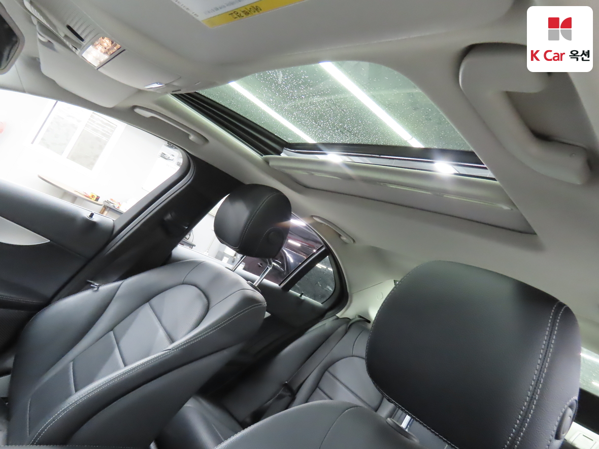 Mercedes-Benz C-Class 2018 - Image 23