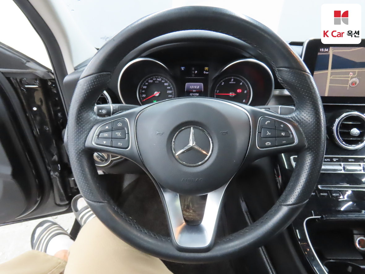 Mercedes-Benz C-Class 2018 - Image 10