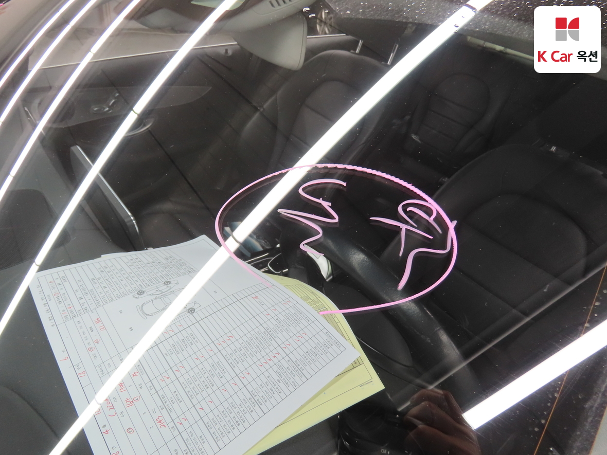 Mercedes-Benz C-Class 2018 - Image 37