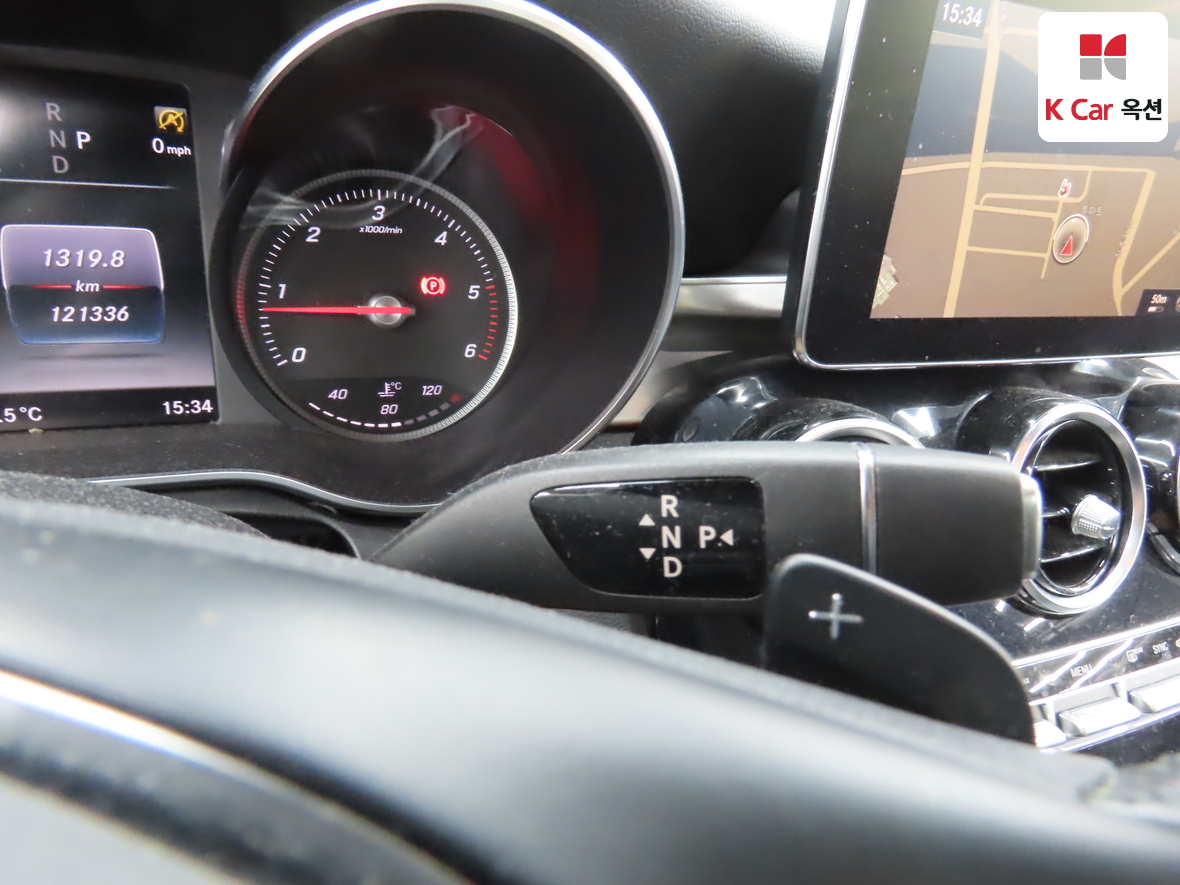 Mercedes-Benz C-Class 2018 - Image 17