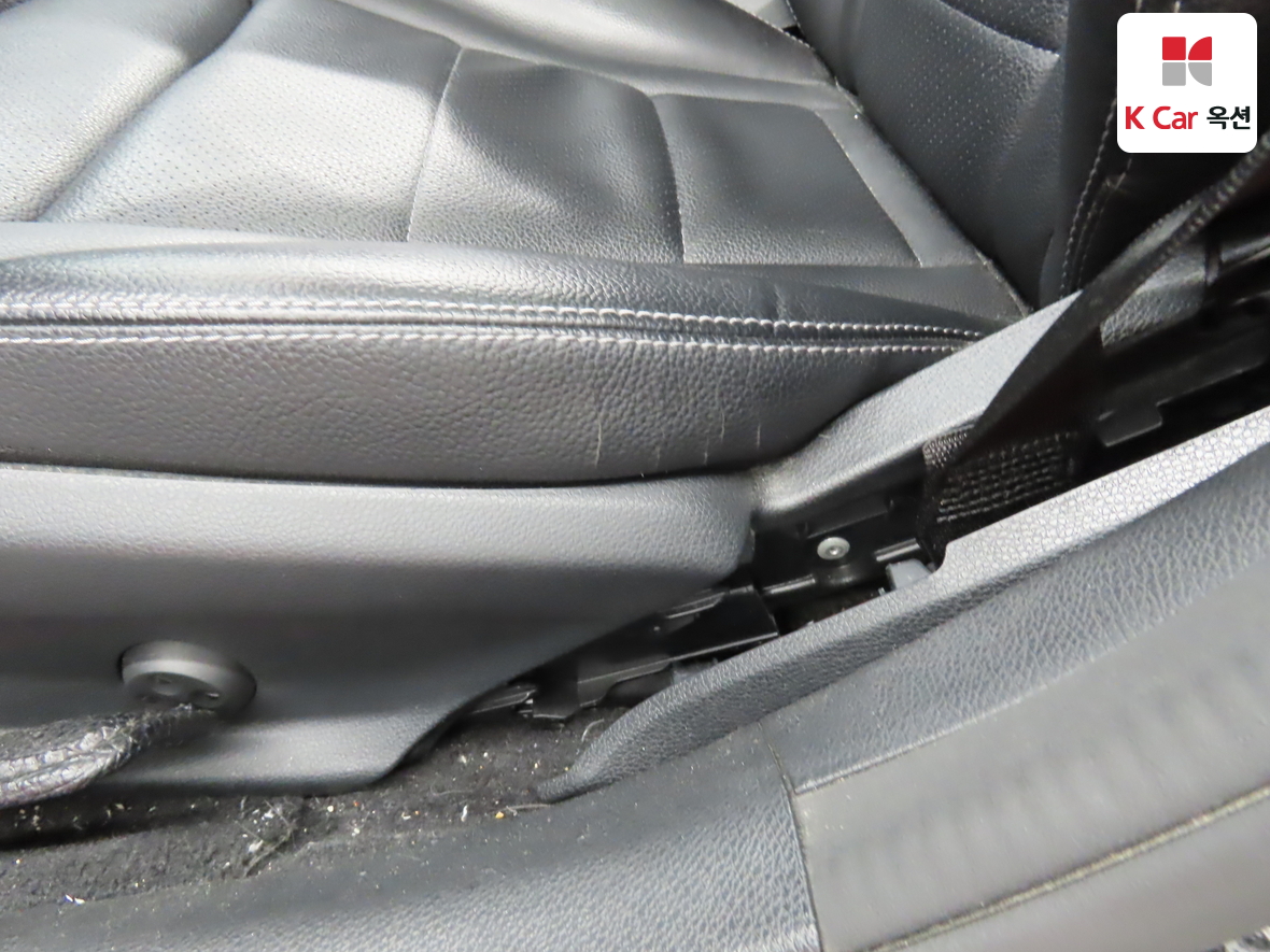 Mercedes-Benz C-Class 2018 - Image 21