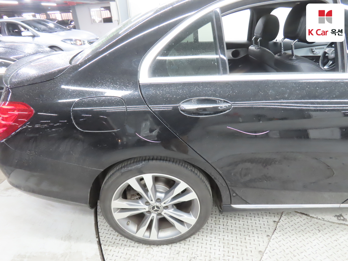 Mercedes-Benz C-Class 2018 - Image 38