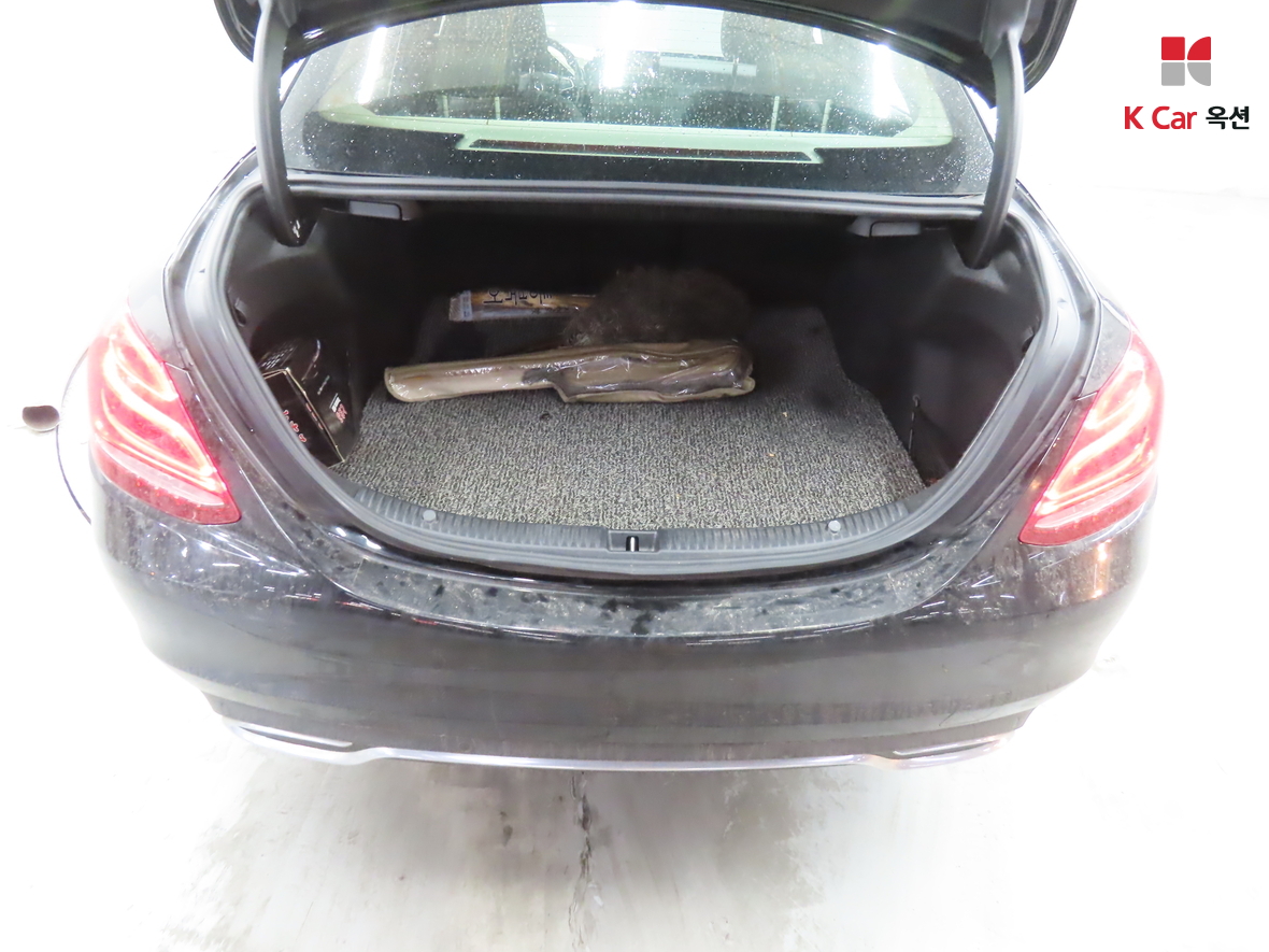 Mercedes-Benz C-Class 2018 - Image 28