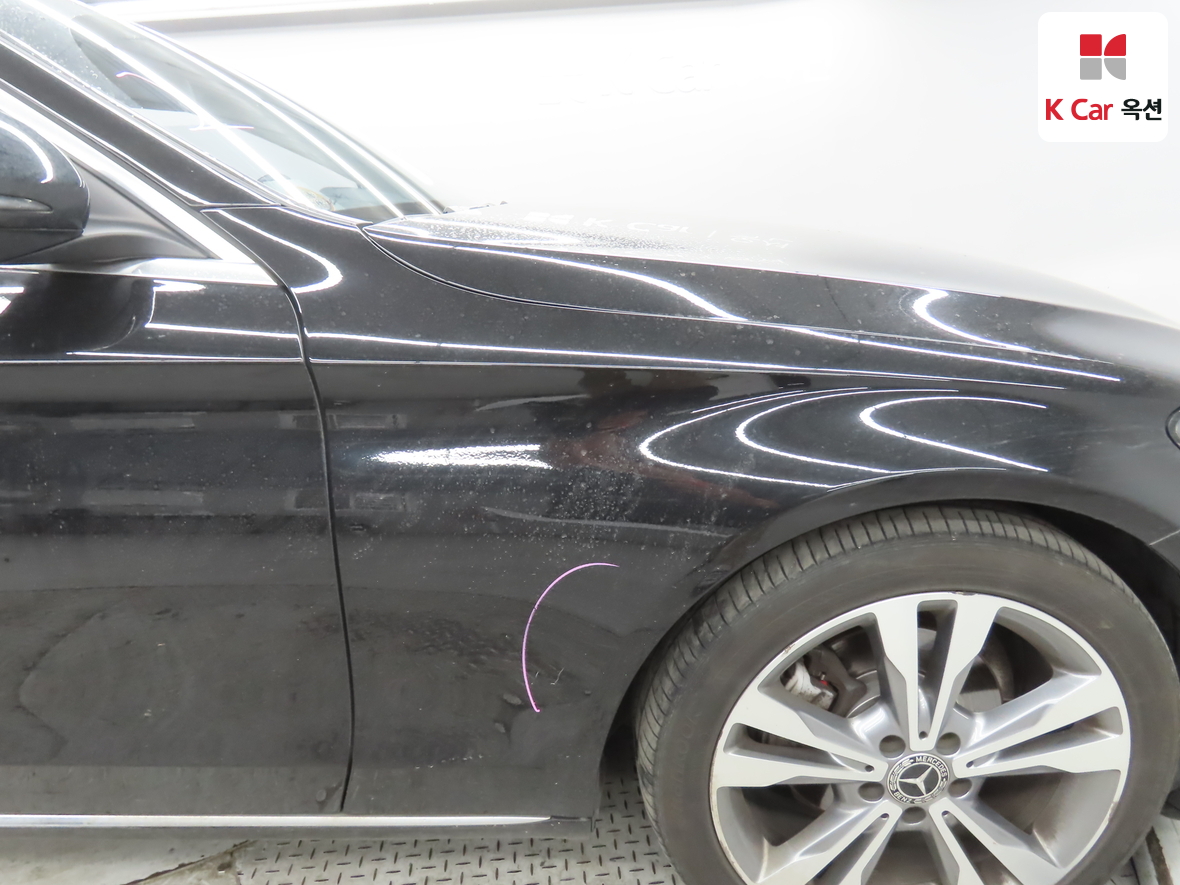 Mercedes-Benz C-Class 2018 - Image 40