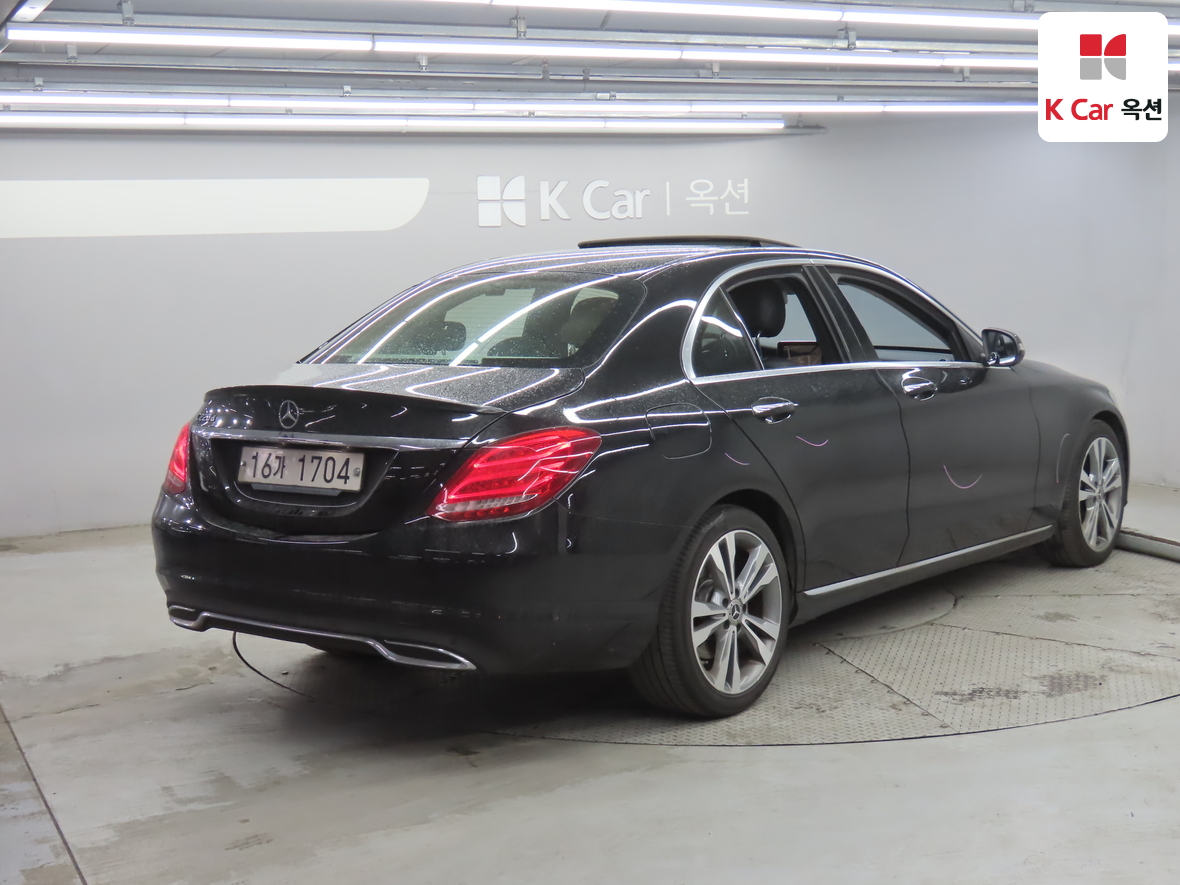 Mercedes-Benz C-Class 2018 - Image 2