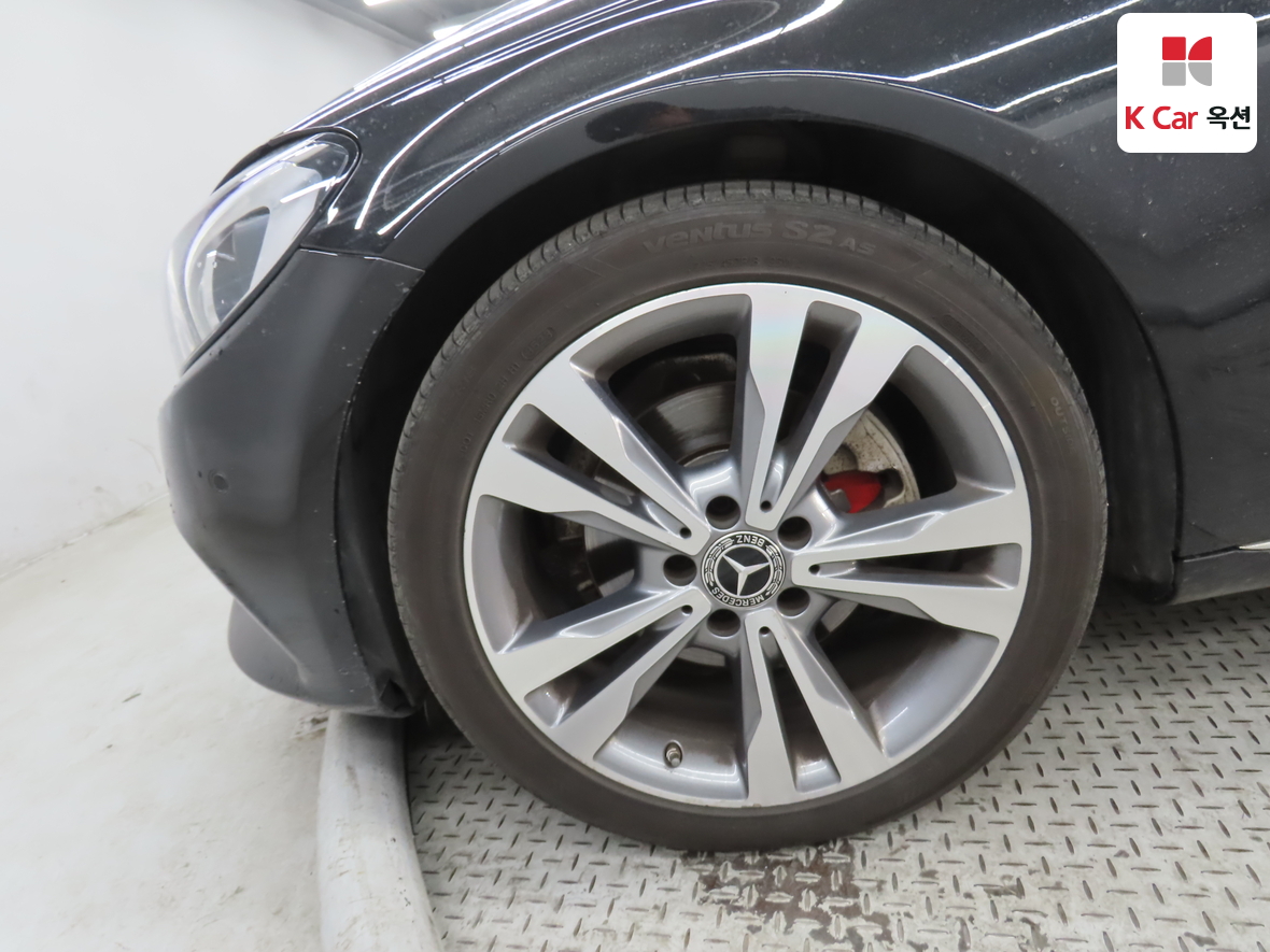 Mercedes-Benz C-Class 2018 - Image 44