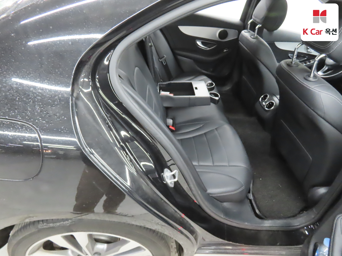 Mercedes-Benz C-Class 2018 - Image 30