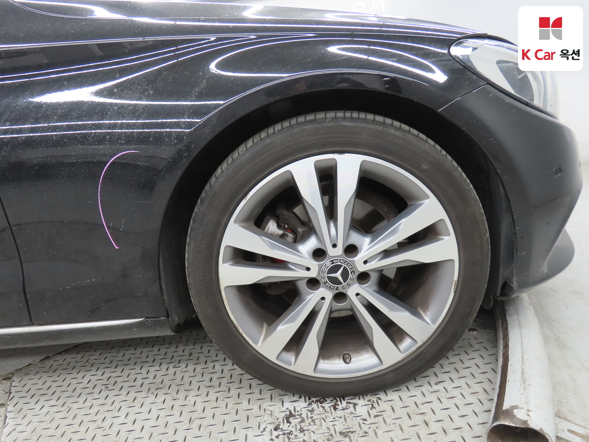 Mercedes-Benz C-Class 2018 - Image 41