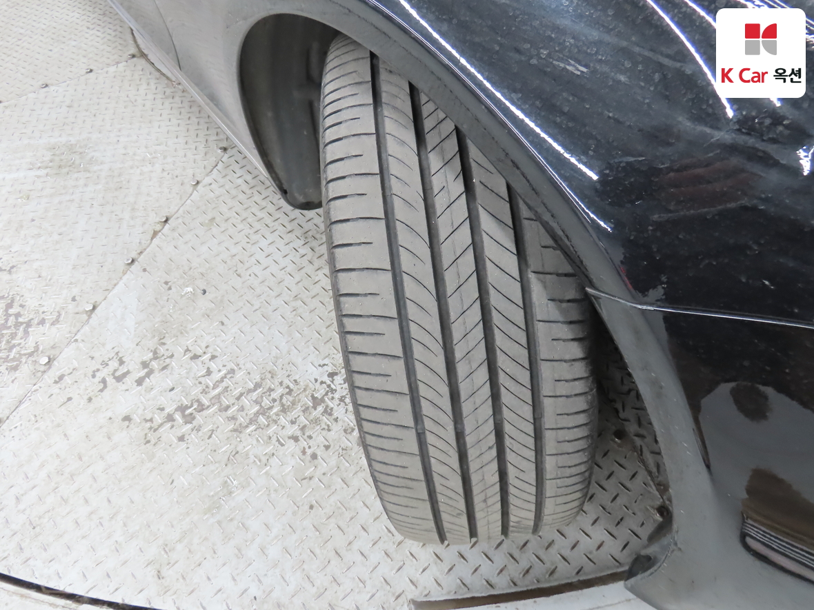 Mercedes-Benz C-Class 2018 - Image 34