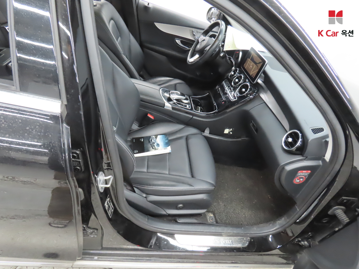 Mercedes-Benz C-Class 2018 - Image 32