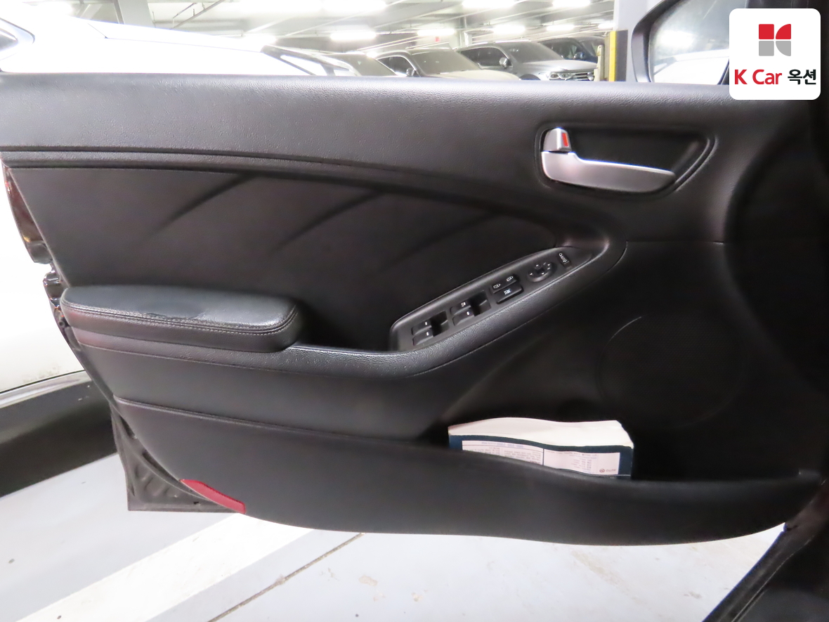 Kia K3 2013 - Image 8