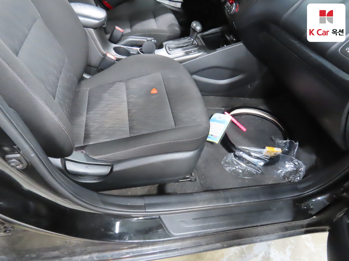 Kia K3 2013 - Image 29