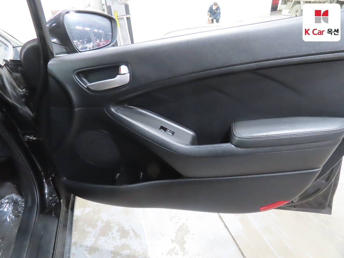 Kia K3 2013 - Image 28