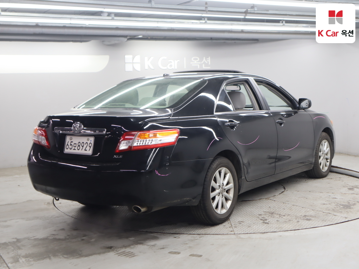 Toyota Camry 2011 - Image 2