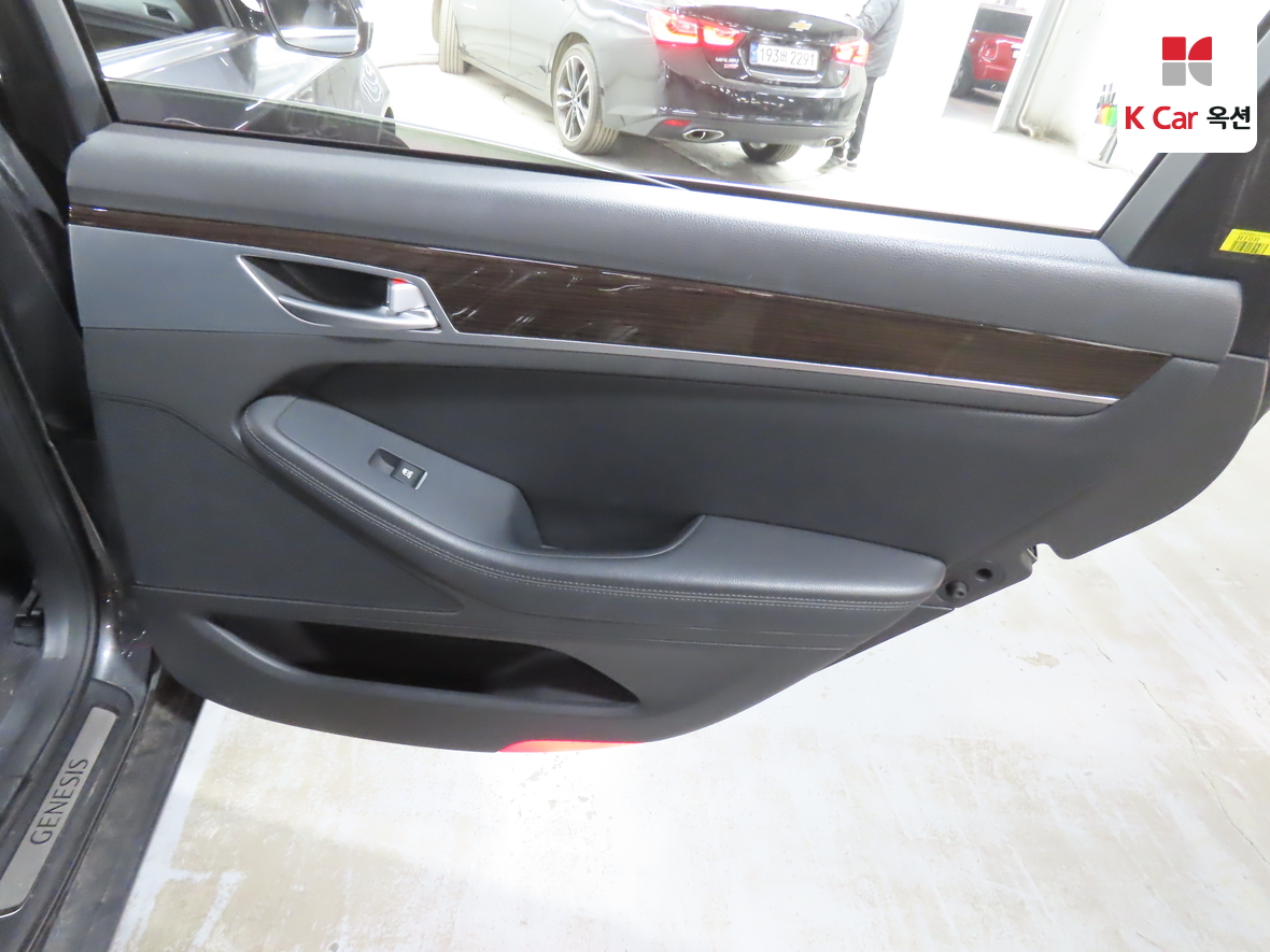 Genesis G80 2018 - Image 25