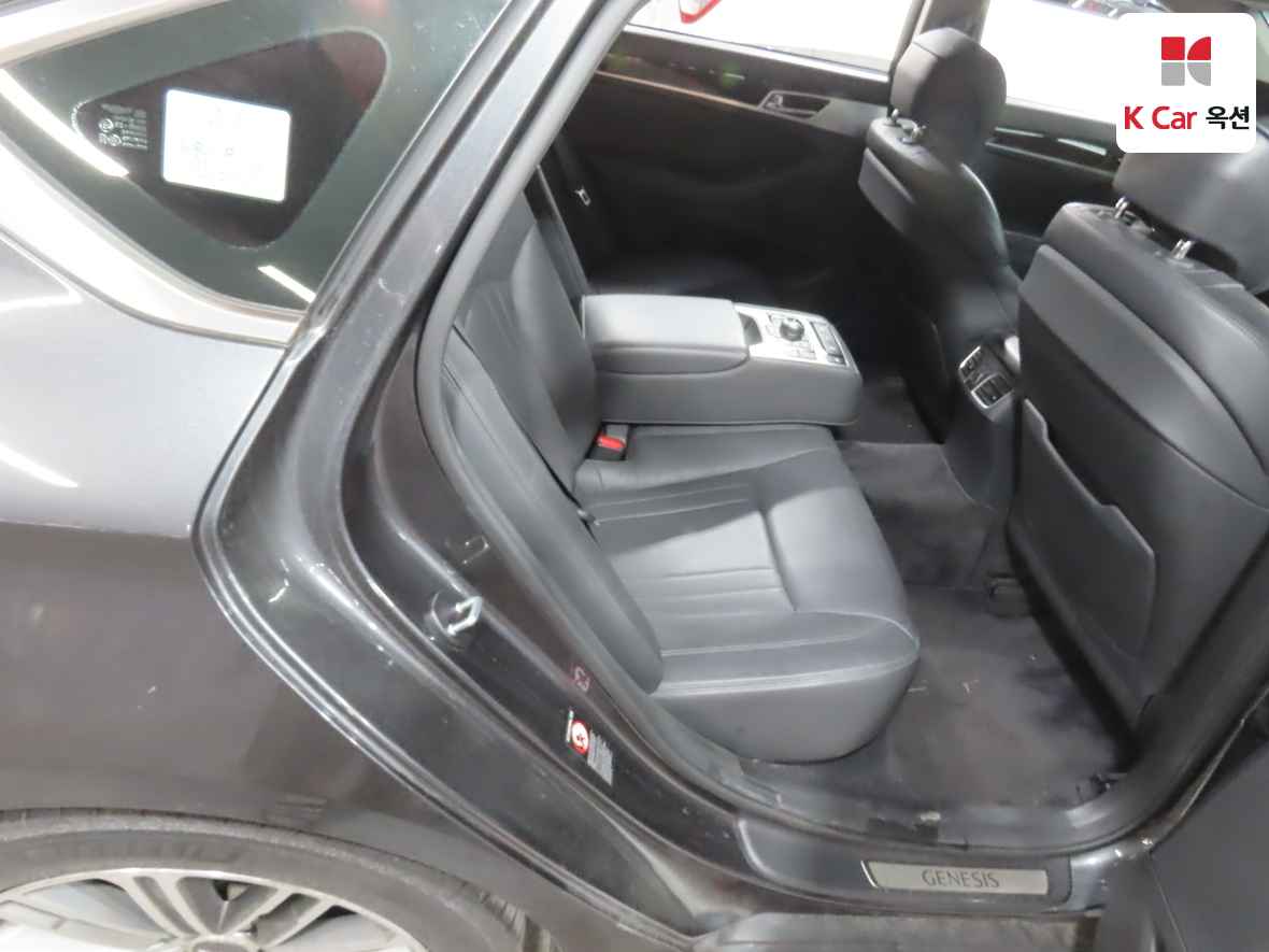 Genesis G80 2018 - Image 26