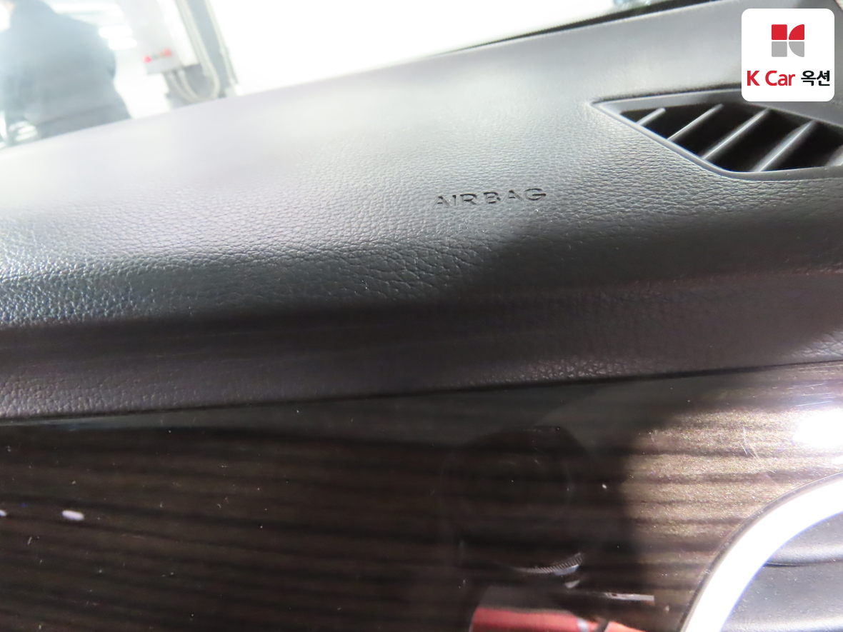 Genesis G80 2018 - Image 29