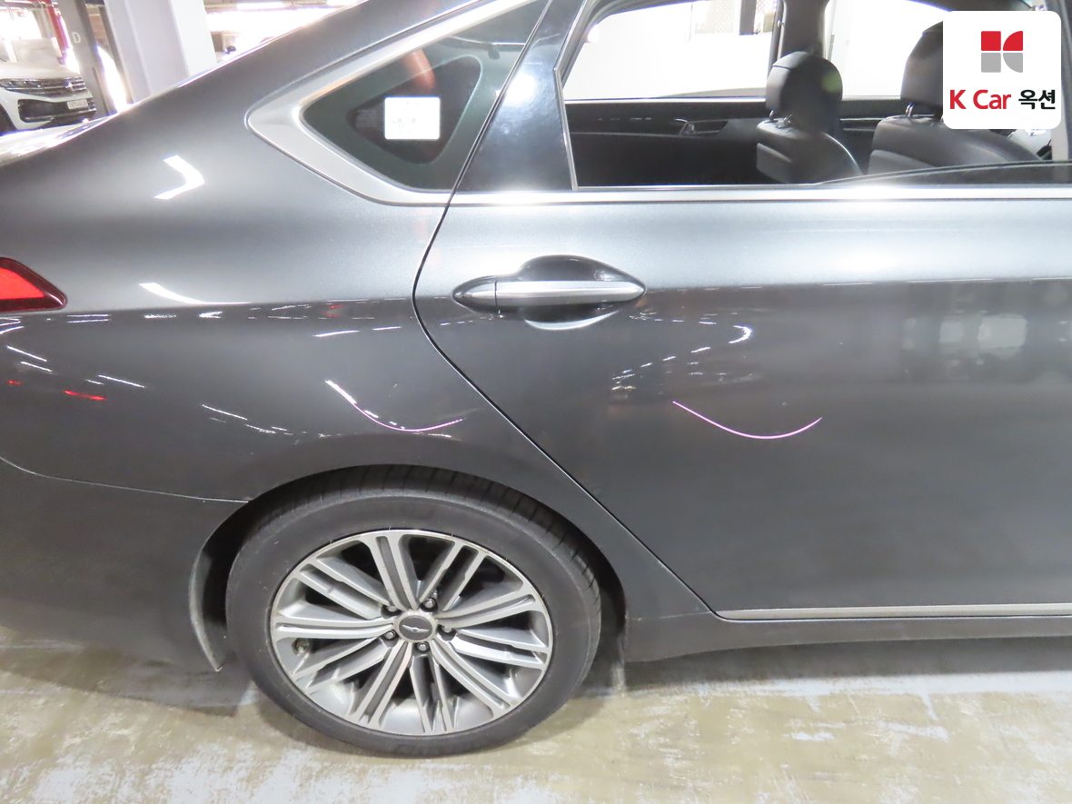 Genesis G80 2018 - Image 38