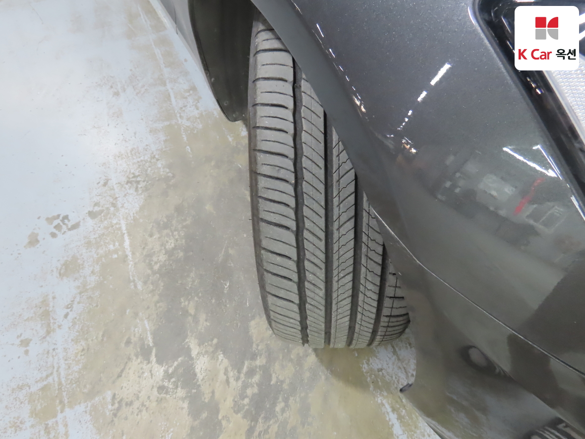 Genesis G80 2018 - Image 30