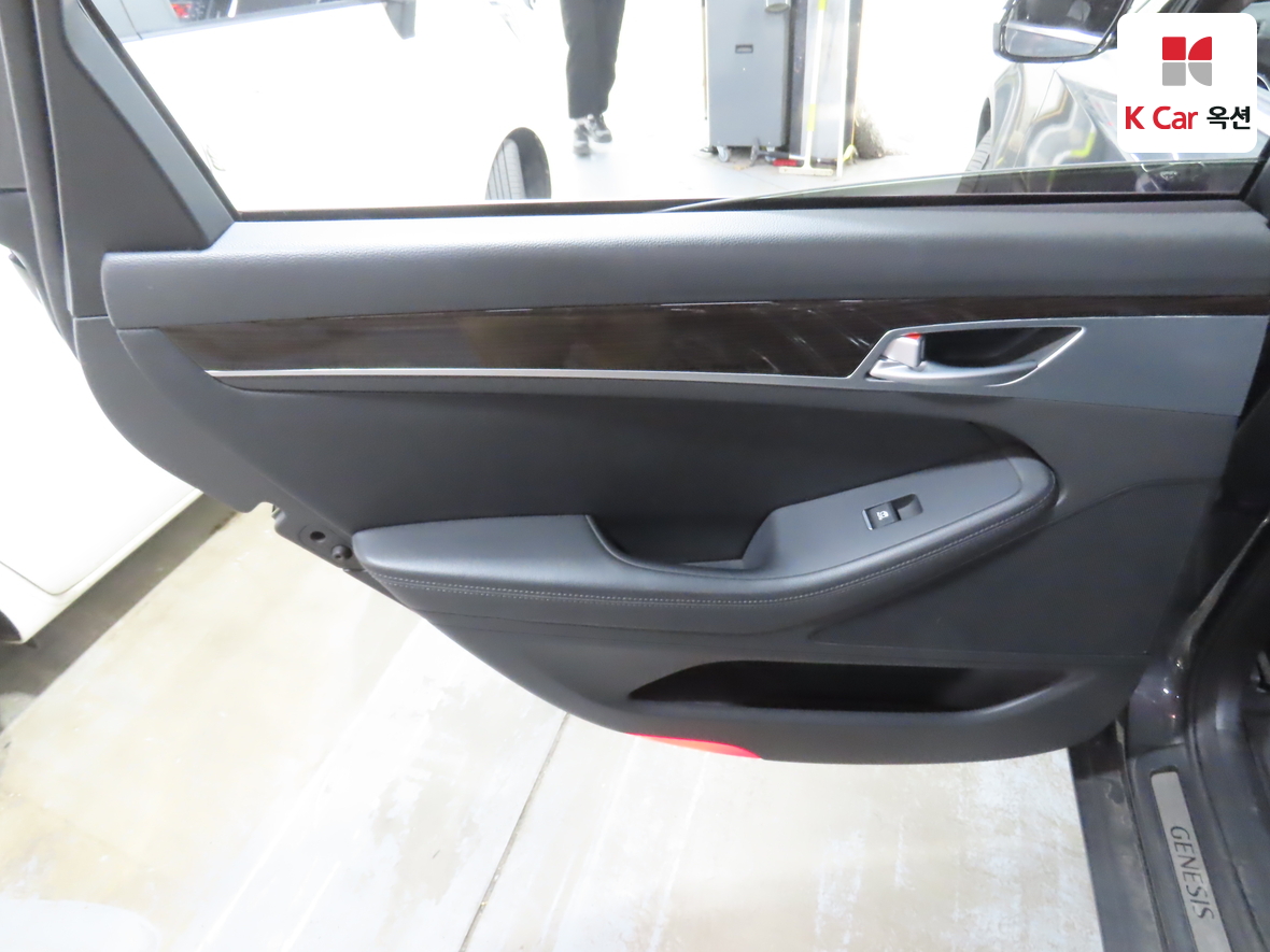 Genesis G80 2018 - Image 21