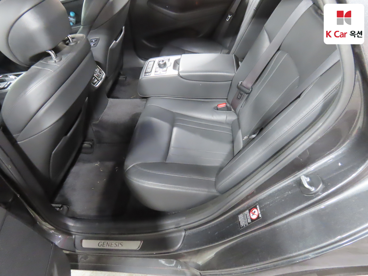 Genesis G80 2018 - Image 22