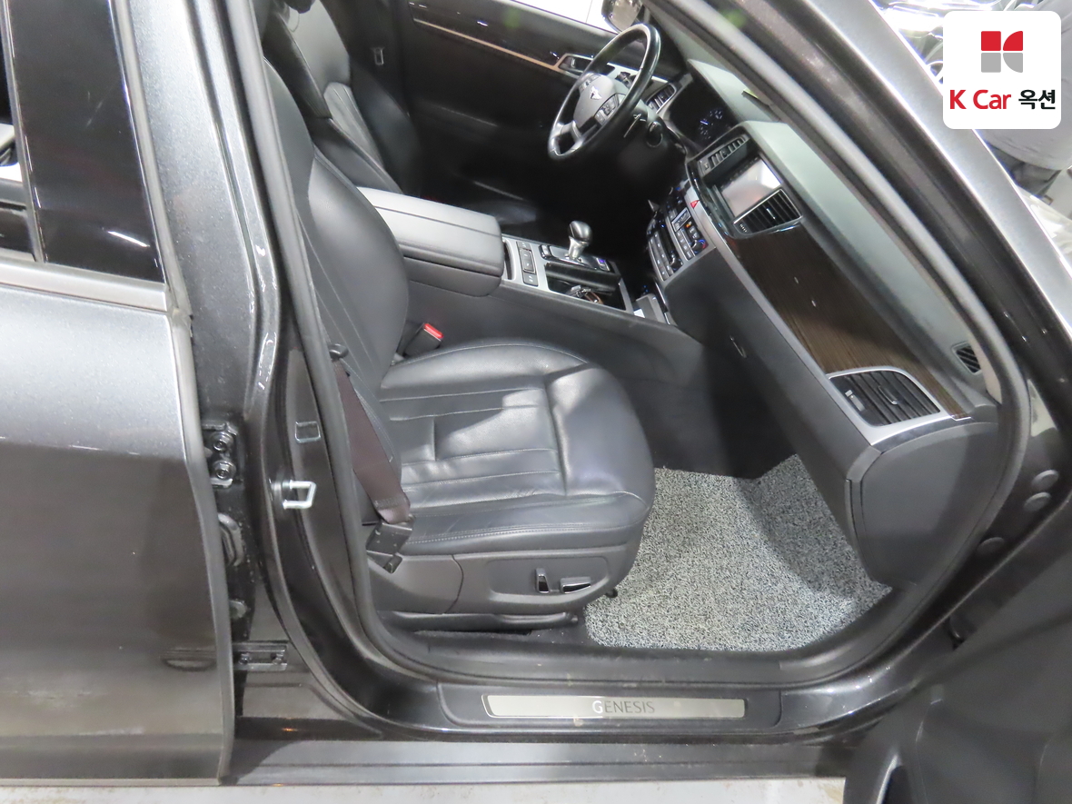 Genesis G80 2018 - Image 28