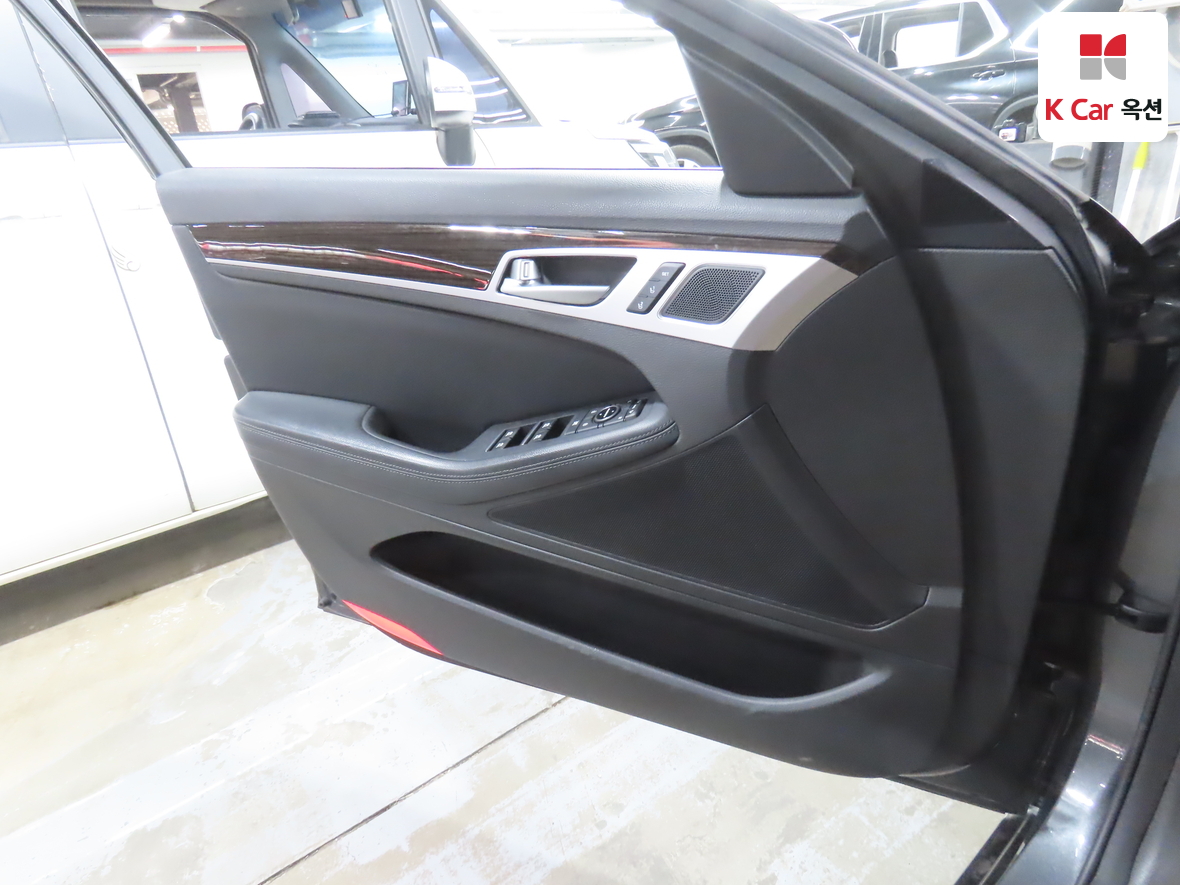 Genesis G80 2018 - Image 8