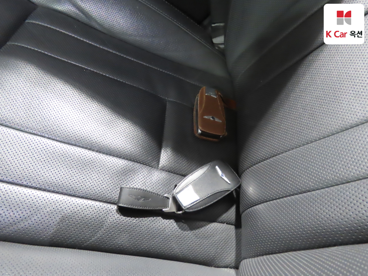 Genesis G80 2018 - Image 17