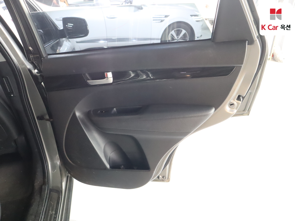 Kia Sorento 2011 - Image 28