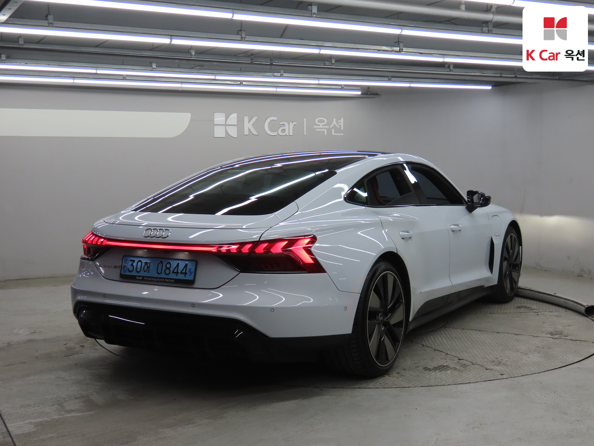 Audi E-tron 2022 - Image 2