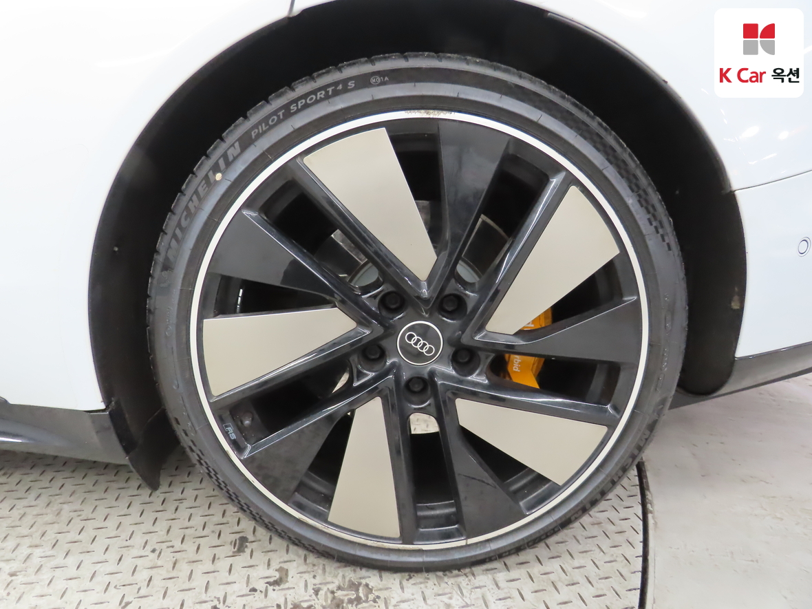 Audi E-tron 2022 - Image 45