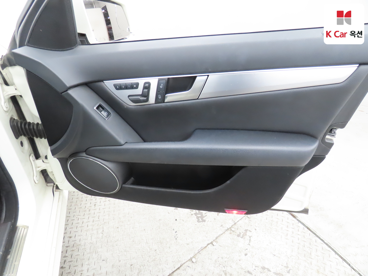 Mercedes-Benz C-Class 2012 - Image 31