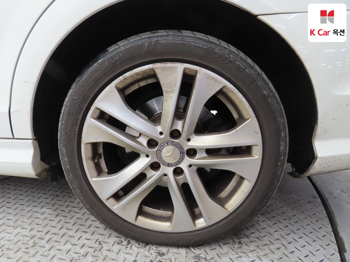 Mercedes-Benz C-Class 2012 - Image 47