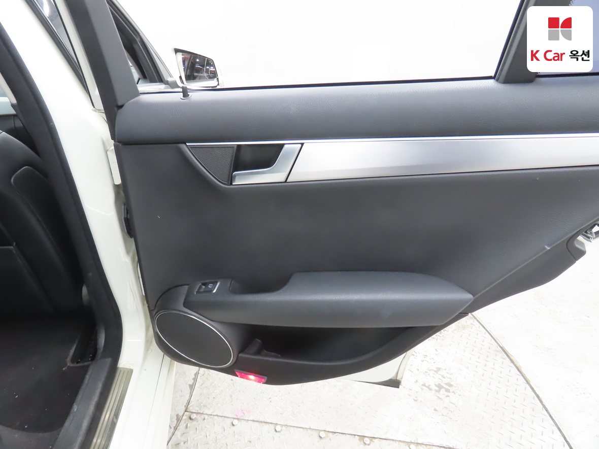 Mercedes-Benz C-Class 2012 - Image 29