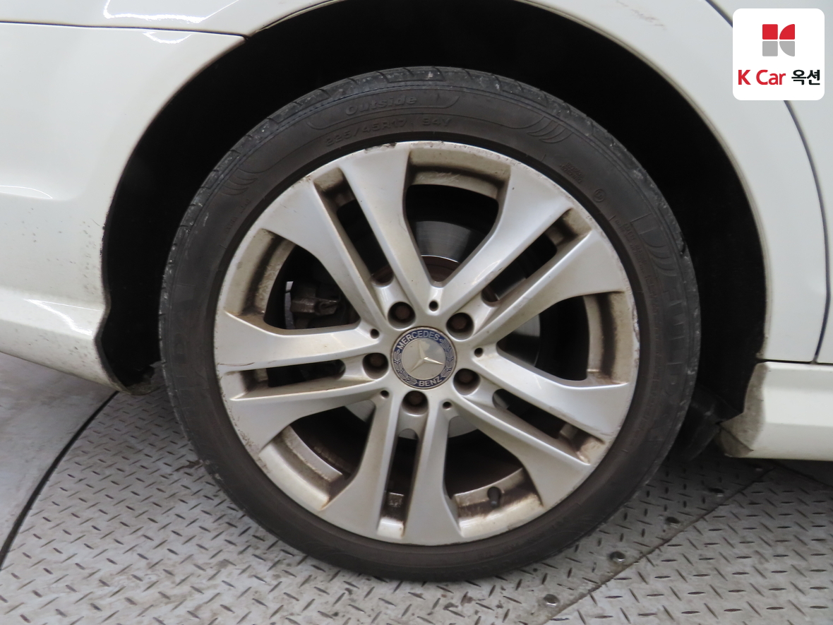 Mercedes-Benz C-Class 2012 - Image 46