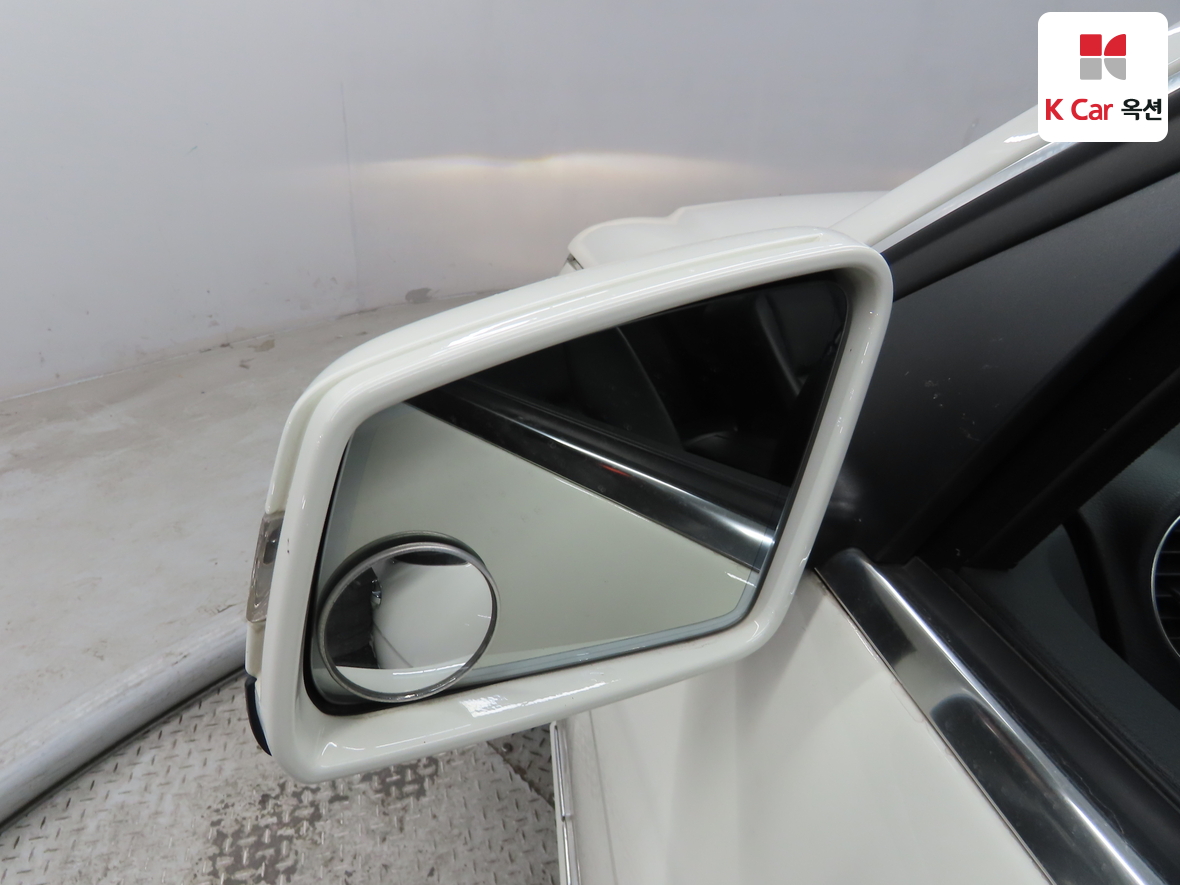 Mercedes-Benz C-Class 2012 - Image 22