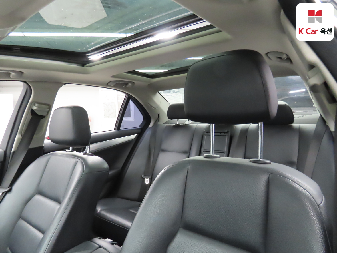 Mercedes-Benz C-Class 2012 - Image 19