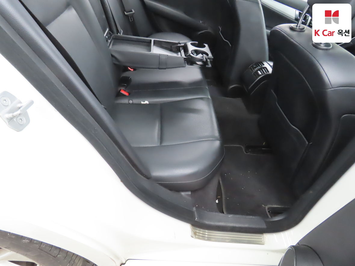 Mercedes-Benz C-Class 2012 - Image 30