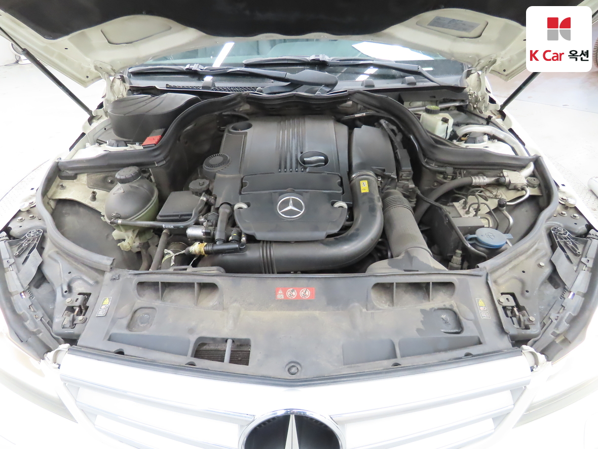 Mercedes-Benz C-Class 2012 - Image 35