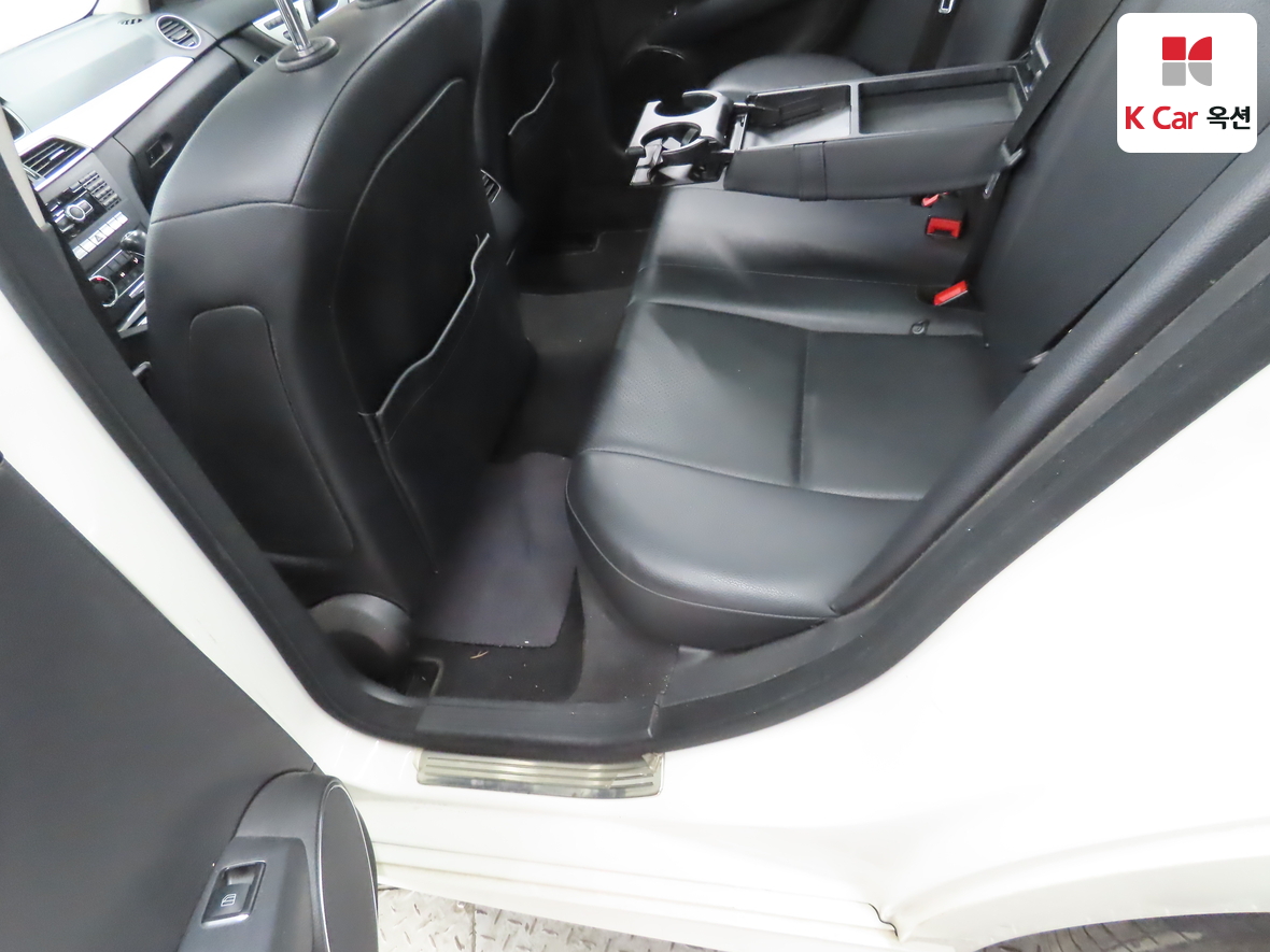 Mercedes-Benz C-Class 2012 - Image 26