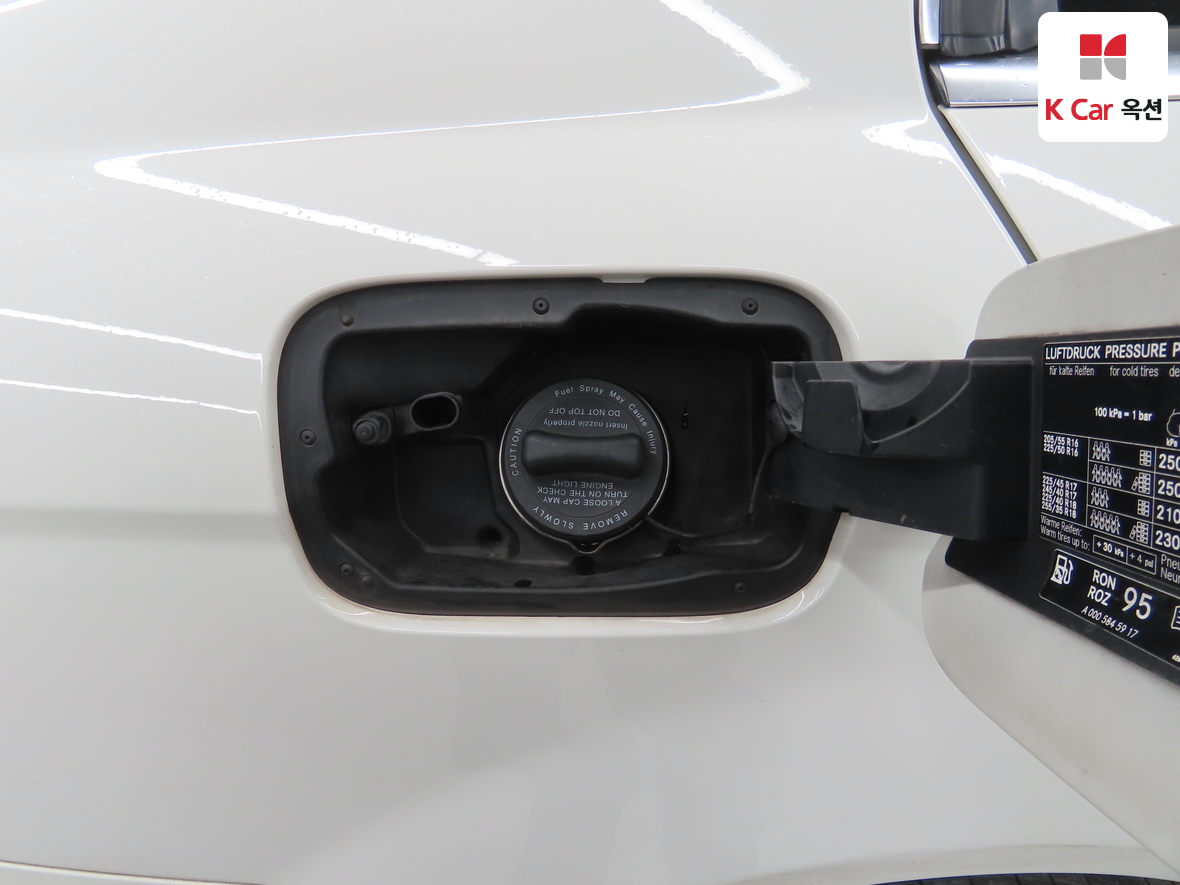 Mercedes-Benz C-Class 2012 - Image 28