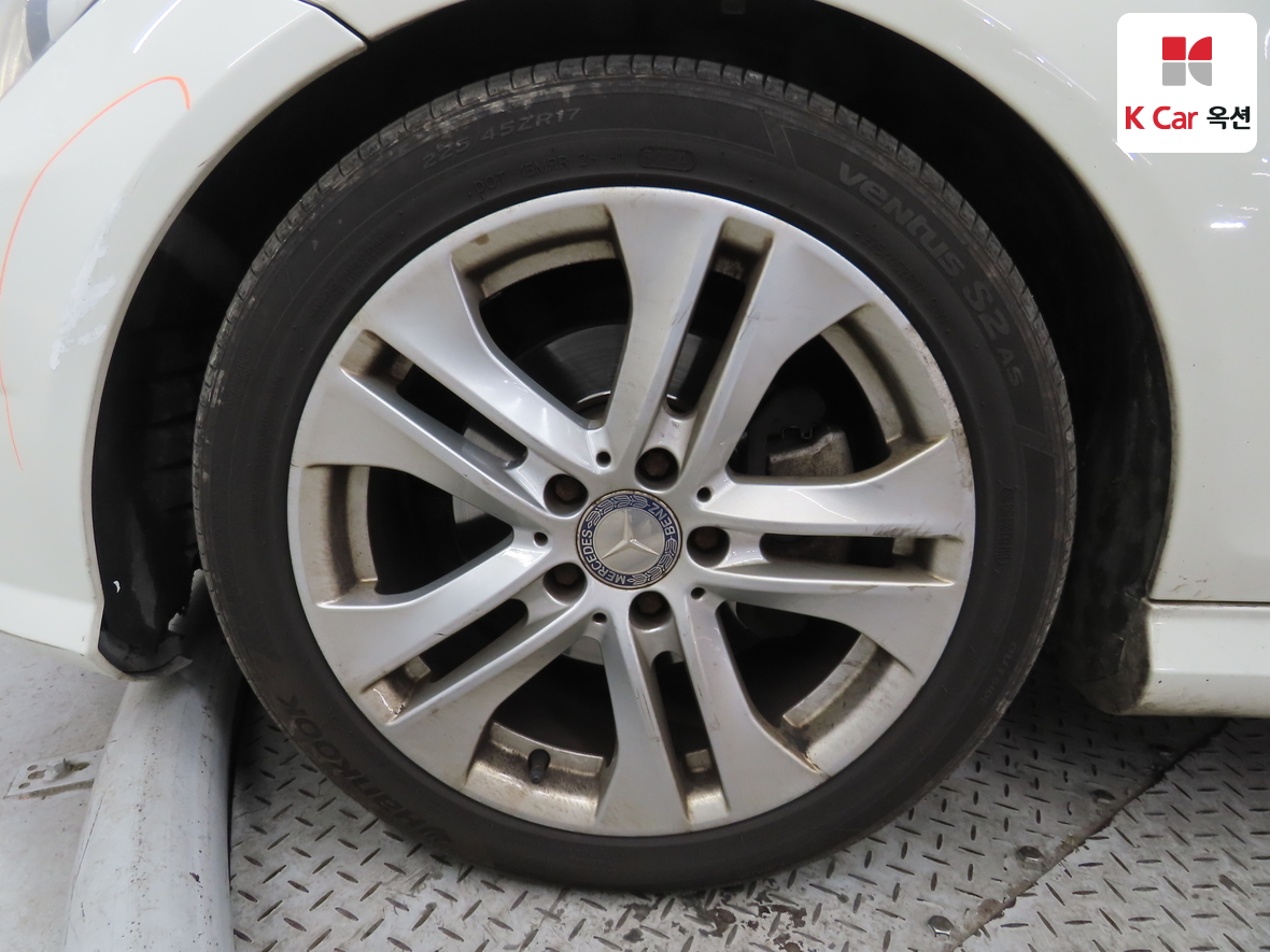 Mercedes-Benz C-Class 2012 - Image 48