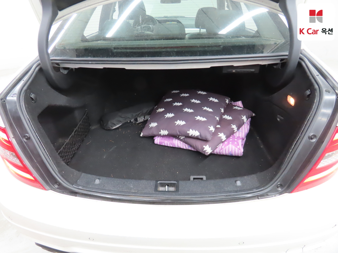 Mercedes-Benz C-Class 2012 - Image 27