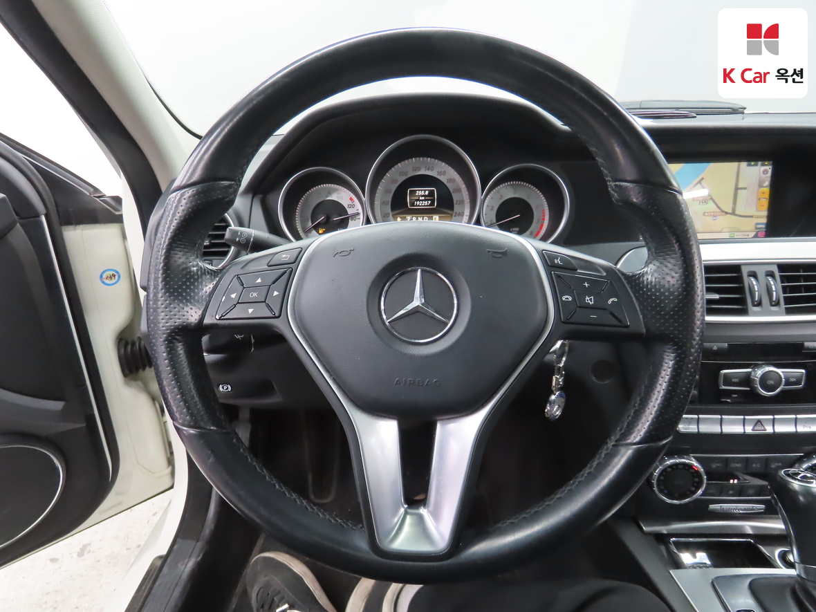 Mercedes-Benz C-Class 2012 - Image 10