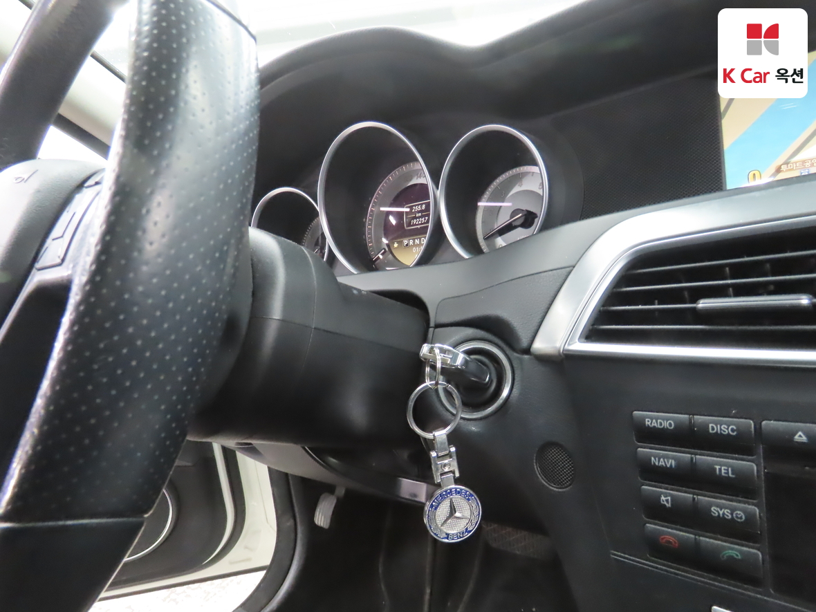 Mercedes-Benz C-Class 2012 - Image 11