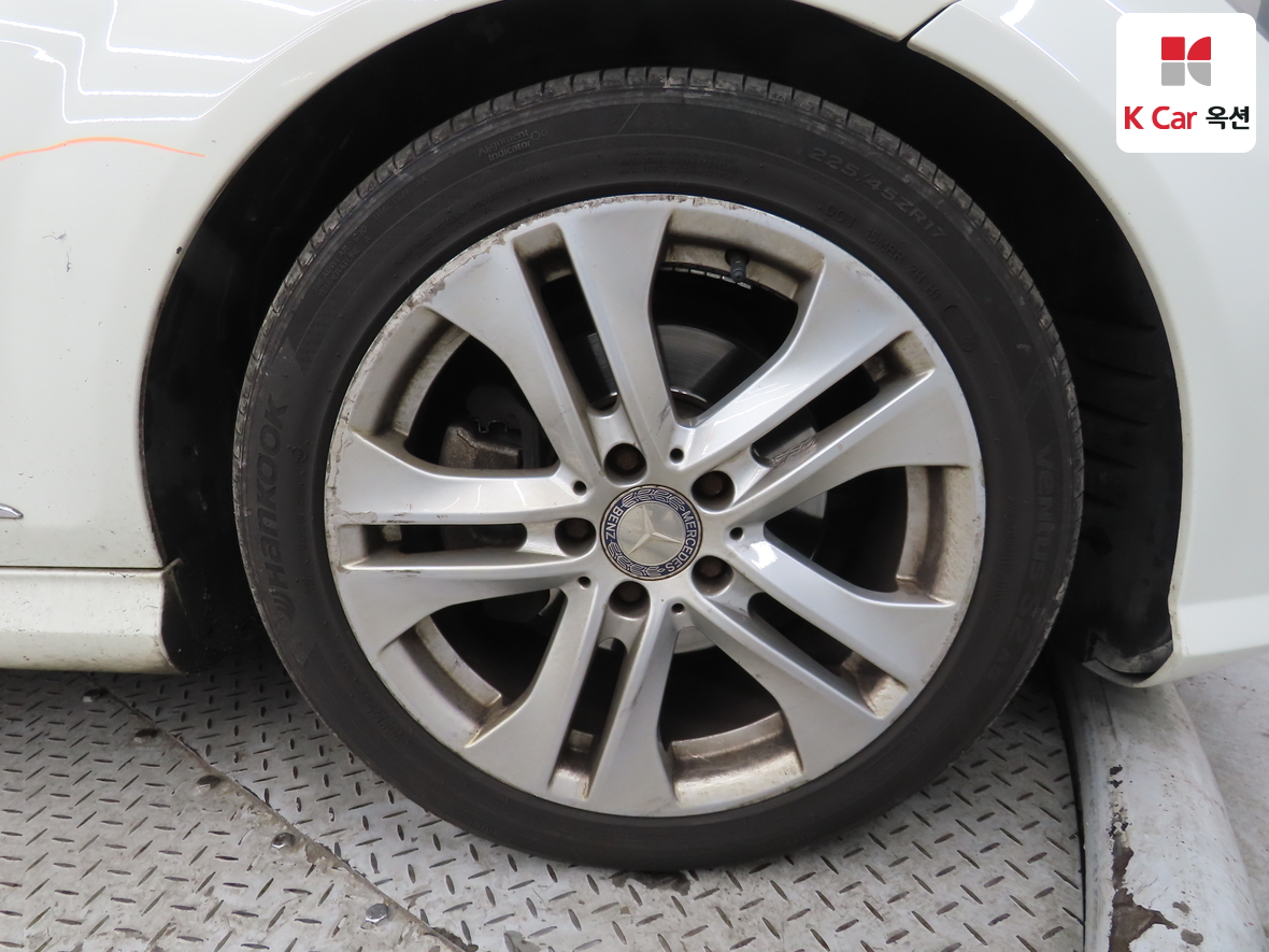 Mercedes-Benz C-Class 2012 - Image 45