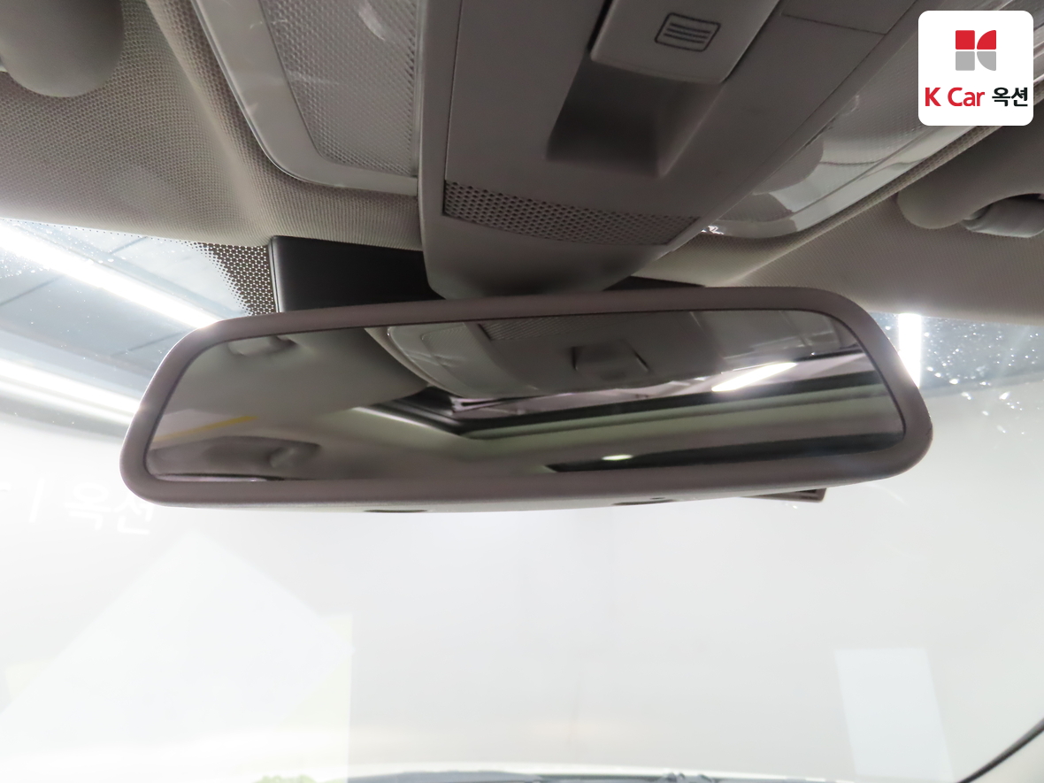 Mercedes-Benz C-Class 2012 - Image 13